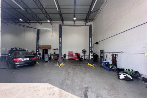 Immobilier commercial à vendre à Hallandale Beach, Floride № 2036030 - photo 2