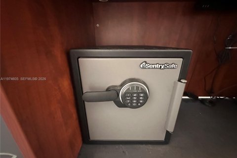 Immobilier commercial à vendre à Hallandale Beach, Floride № 2036030 - photo 8