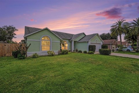 House in Rockledge, Florida 3 bedrooms, 155.98 sq.m. № 2152088 - photo 3