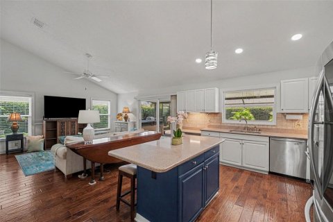 House in Rockledge, Florida 3 bedrooms, 155.98 sq.m. № 2152088 - photo 12