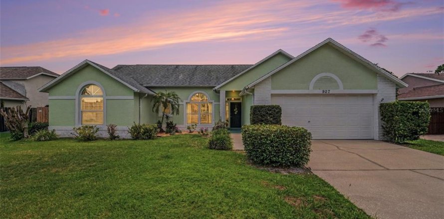 House in Rockledge, Florida 3 bedrooms, 155.98 sq.m. № 2152088