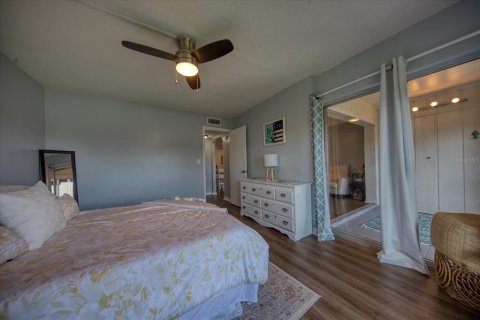 Condo in Seminole, Florida, 1 bedroom  № 2228059 - photo 17