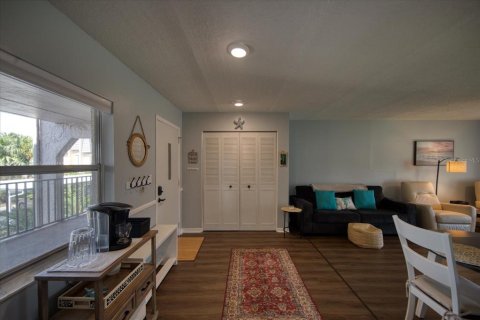 Condo in Seminole, Florida, 1 bedroom  № 2228059 - photo 9