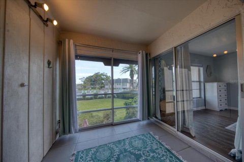 Condo in Seminole, Florida, 1 bedroom  № 2228059 - photo 12