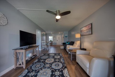 Condo in Seminole, Florida, 1 bedroom  № 2228059 - photo 14
