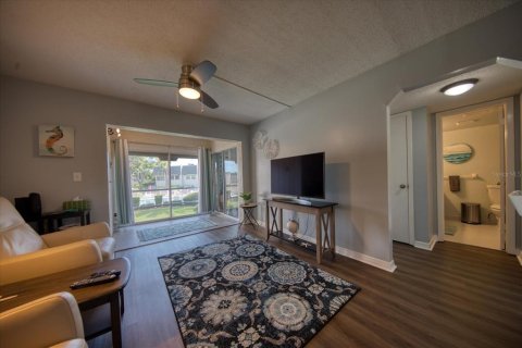 Condo in Seminole, Florida, 1 bedroom  № 2228059 - photo 11