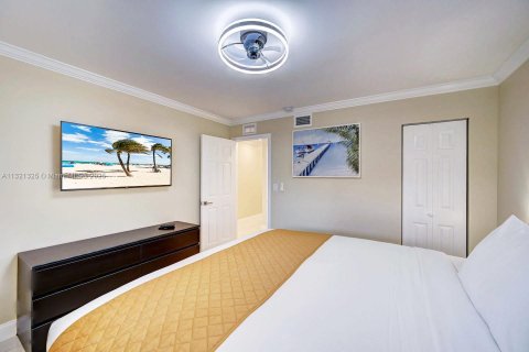 Villa ou maison à louer à Hollywood, Floride: 6 chambres, 232.26 m2 № 1979674 - photo 22