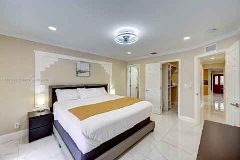 Villa ou maison à louer à Hollywood, Floride: 6 chambres, 232.26 m2 № 1979674 - photo 24