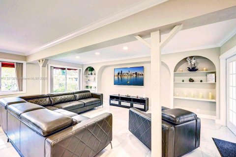 Villa ou maison à louer à Hollywood, Floride: 6 chambres, 232.26 m2 № 1979674 - photo 9