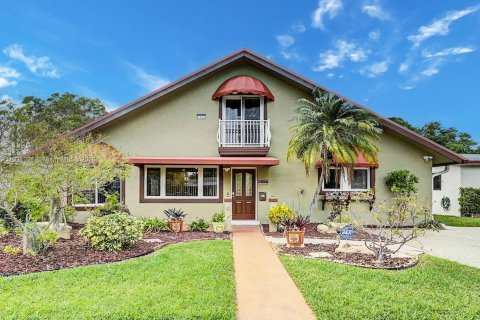 Villa ou maison à louer à Hollywood, Floride: 6 chambres, 232.26 m2 № 1979674 - photo 6