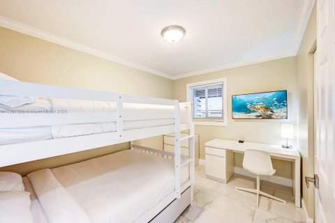 Villa ou maison à louer à Hollywood, Floride: 6 chambres, 232.26 m2 № 1979674 - photo 20