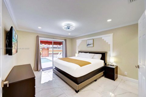 Villa ou maison à louer à Hollywood, Floride: 6 chambres, 232.26 m2 № 1979674 - photo 23