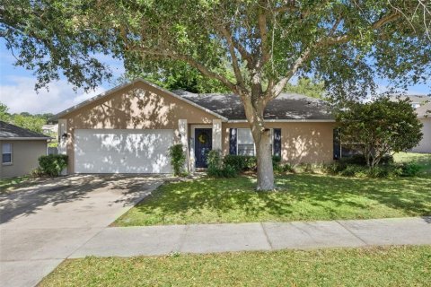 House in Minneola, Florida 3 bedrooms, 108.7 sq.m. № 2200067