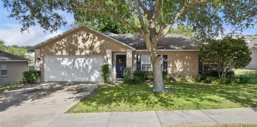 House in Minneola, Florida 3 bedrooms, 108.7 sq.m. № 2200067