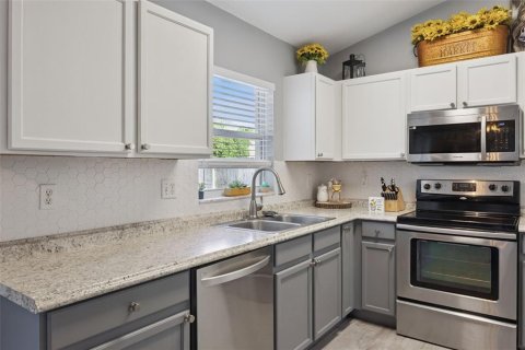 House in Minneola, Florida 3 bedrooms, 108.7 sq.m. № 2200067 - photo 12