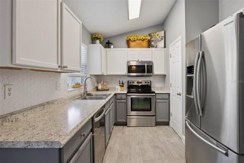 House in Minneola, Florida 3 bedrooms, 108.7 sq.m. № 2200067 - photo 10