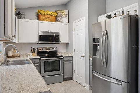 House in Minneola, Florida 3 bedrooms, 108.7 sq.m. № 2200067 - photo 9