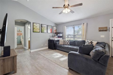 House in Minneola, Florida 3 bedrooms, 108.7 sq.m. № 2200067 - photo 5