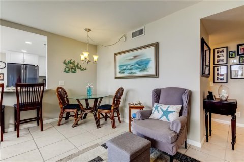 Condo in Saint Petersburg, Florida, 2 bedrooms  № 1831897 - photo 25