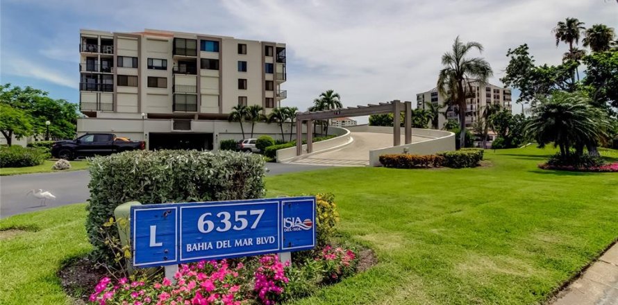 Condo in Saint Petersburg, Florida, 2 bedrooms  № 1831897