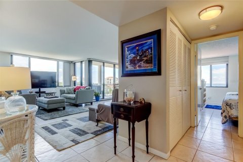 Condo in Saint Petersburg, Florida, 2 bedrooms  № 1831897 - photo 10