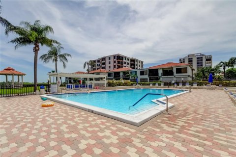 Condo in Saint Petersburg, Florida, 2 bedrooms  № 1831897 - photo 13