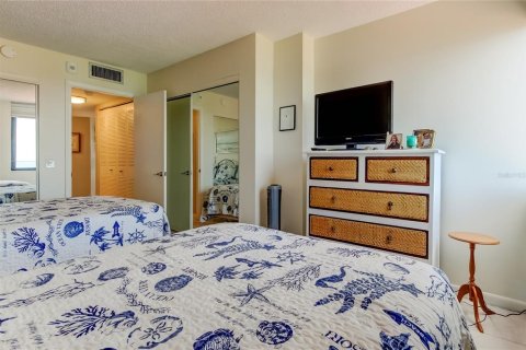 Condo in Saint Petersburg, Florida, 2 bedrooms  № 1831897 - photo 29