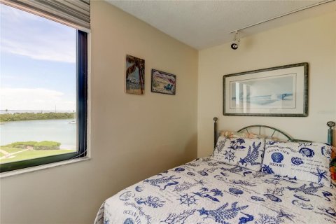 Condo in Saint Petersburg, Florida, 2 bedrooms  № 1831897 - photo 30