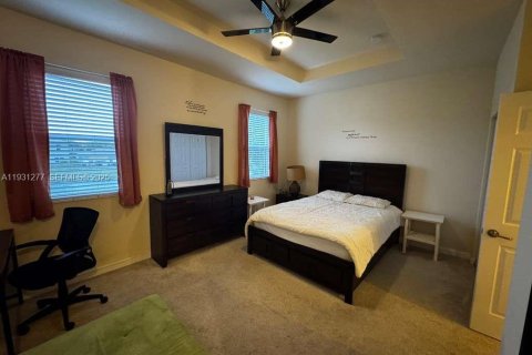 Снять в аренду таунхаус в Хомстед, Флорида 2 спальни, 119.84м2, № 1989842 - фото 10