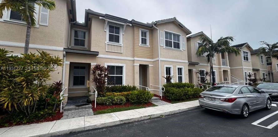 Таунхаус в Хомстед, Флорида 2 спальни, 119.84м2 № 1989842