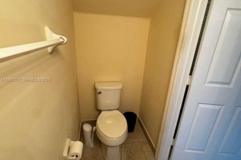 Снять в аренду таунхаус в Хомстед, Флорида 2 спальни, 119.84м2, № 1989842 - фото 18