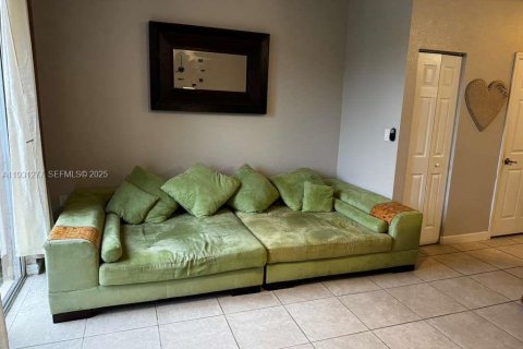 Снять в аренду таунхаус в Хомстед, Флорида 2 спальни, 119.84м2, № 1989842 - фото 9