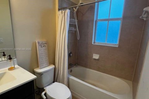 Снять в аренду таунхаус в Хомстед, Флорида 2 спальни, 119.84м2, № 1989842 - фото 16