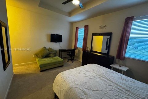 Снять в аренду таунхаус в Хомстед, Флорида 2 спальни, 119.84м2, № 1989842 - фото 11