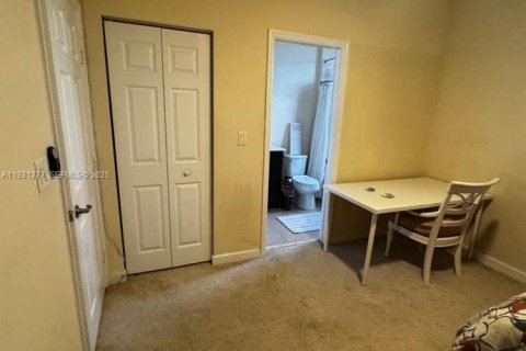 Снять в аренду таунхаус в Хомстед, Флорида 2 спальни, 119.84м2, № 1989842 - фото 15