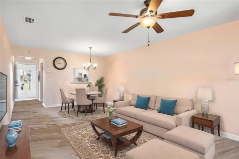 Condo in Fort Myers, Florida, 2 bedrooms  № 1673546 - photo 10