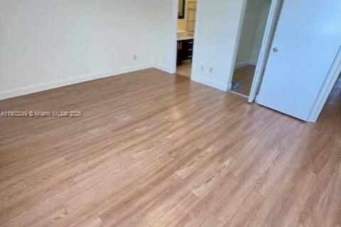 Townhouse in Pembroke Pines, Florida 3 bedrooms, 113.62 sq.m. № 1953747 - photo 10