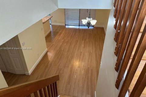 Townhouse in Pembroke Pines, Florida 3 bedrooms, 113.62 sq.m. № 1953747 - photo 5