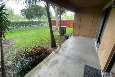 Townhouse in Pembroke Pines, Florida 3 bedrooms, 113.62 sq.m. № 1953747 - photo 23