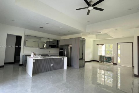 House in Palm Bay, Florida 4 bedrooms № 2003377 - photo 7