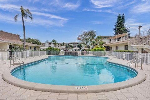 Купить кондоминиум в Майами, Флорида 1 спальня, 63.92м2, № 2049898 - фото 14