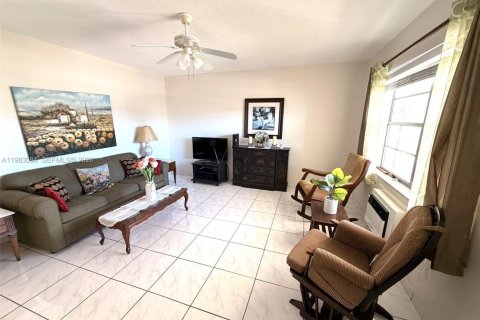 Купить кондоминиум в Майами, Флорида 1 спальня, 63.92м2, № 2049898 - фото 3