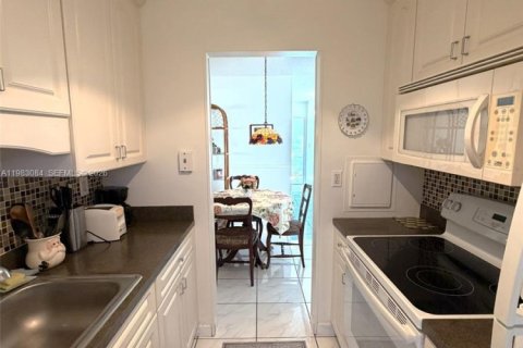 Купить кондоминиум в Майами, Флорида 1 спальня, 63.92м2, № 2049898 - фото 5