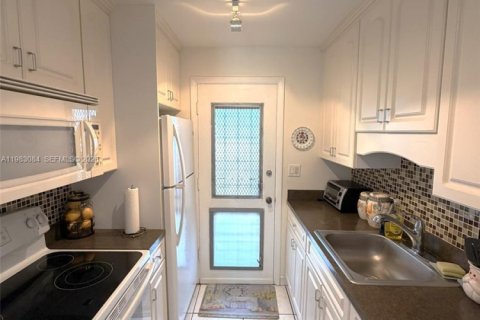 Купить кондоминиум в Майами, Флорида 1 спальня, 63.92м2, № 2049898 - фото 6