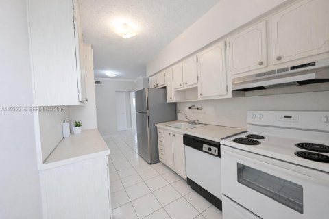 Condominio en venta en Hollywood, Florida, 1 dormitorio, 68.56 m2 № 1997475 - foto 4