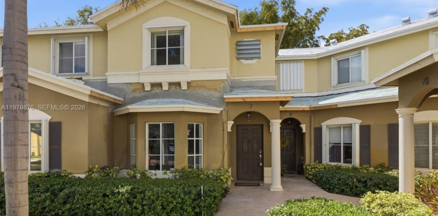 Таунхаус в Майами, Флорида 2 спальни, 117.15м2 № 2049531