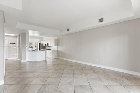 Купить таунхаус в Майами, Флорида 2 спальни, 117.15м2, № 2049531 - фото 15