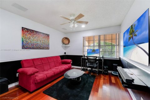 Villa ou maison à vendre à Miramar, Floride: 4 chambres, 316.52 m2 № 1946131 - photo 10