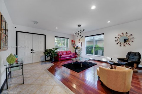 Villa ou maison à vendre à Miramar, Floride: 4 chambres, 316.52 m2 № 1946131 - photo 22