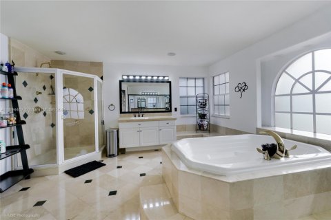 Villa ou maison à vendre à Miramar, Floride: 4 chambres, 316.52 m2 № 1946131 - photo 15